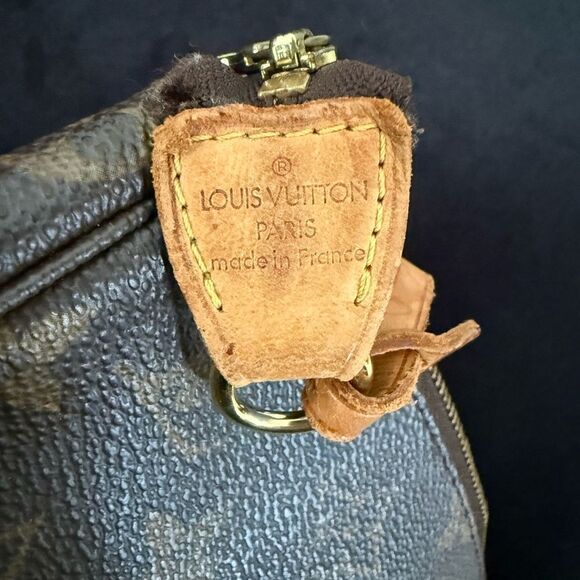 Used in good condition Louis Vuitton Monogram Canvas Accessories Pochette - Picture 12 of 16